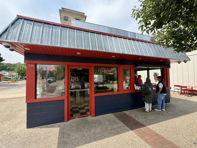 Walk-up restaurant brings fresh seafood to downtown Grand Haven